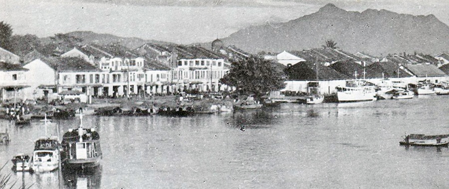 1952年的古晉老巴剎。